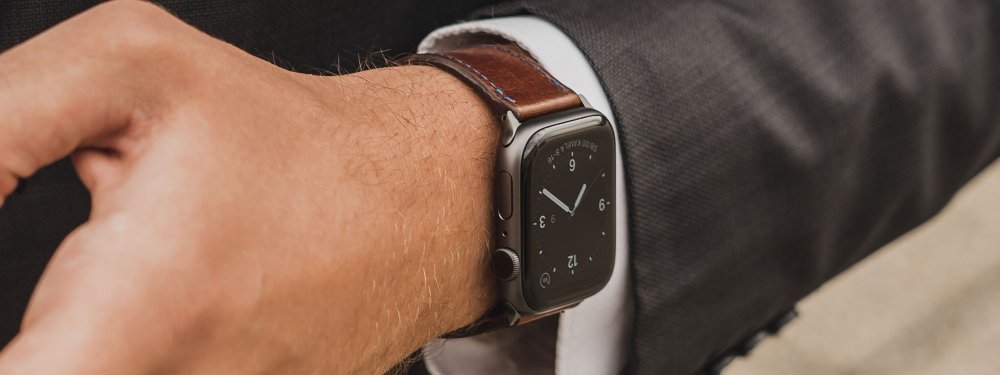 Leather Apple Watch strap dark brown slideshow