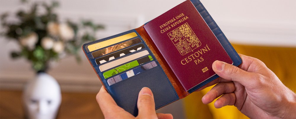 Kožený obal na cestovní pas hnědo-modrá slideshow