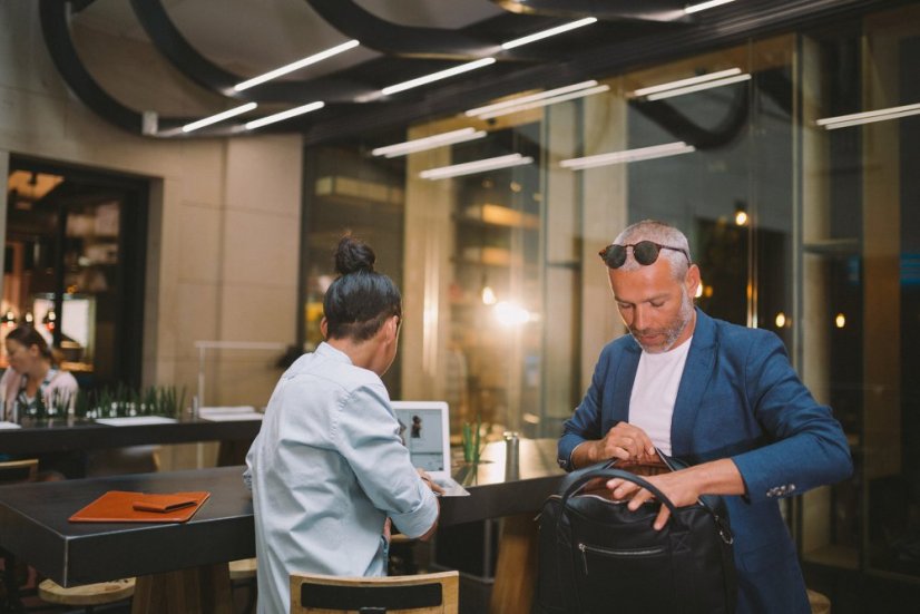 Kožená taška na notebook MacBook černá