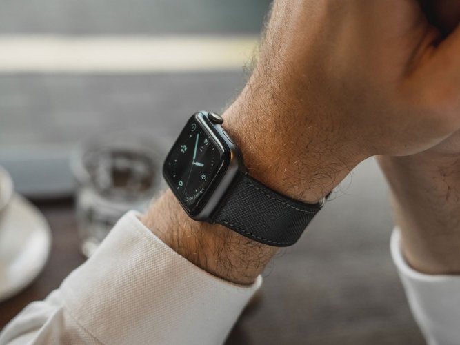 Leather strap for Apple Watch Saffiano black - Apple Watch Hardware: Silver aluminum