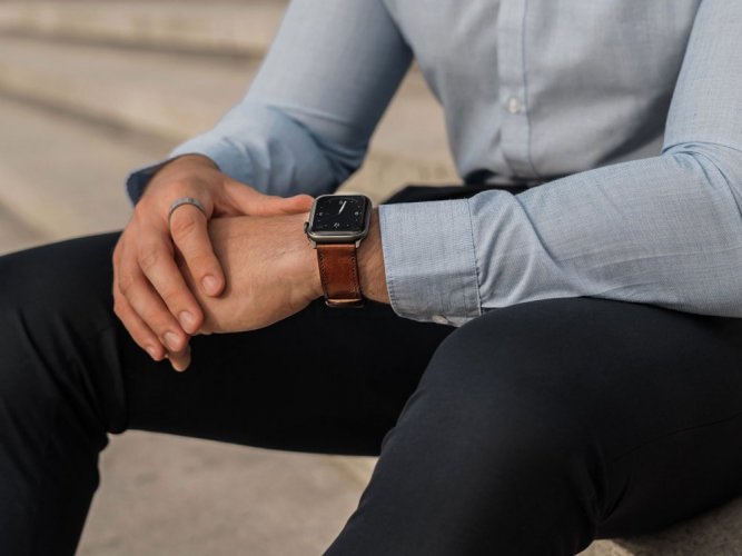 Leather strap for Apple Watch dark brown - Apple Watch Hardware: Titanium