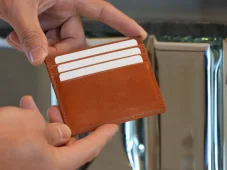 Kožená peněženka na karty Flip hnědá