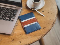 Kožený obal na karty a vizitky se zavíráním na magnet - hnědo/modrá