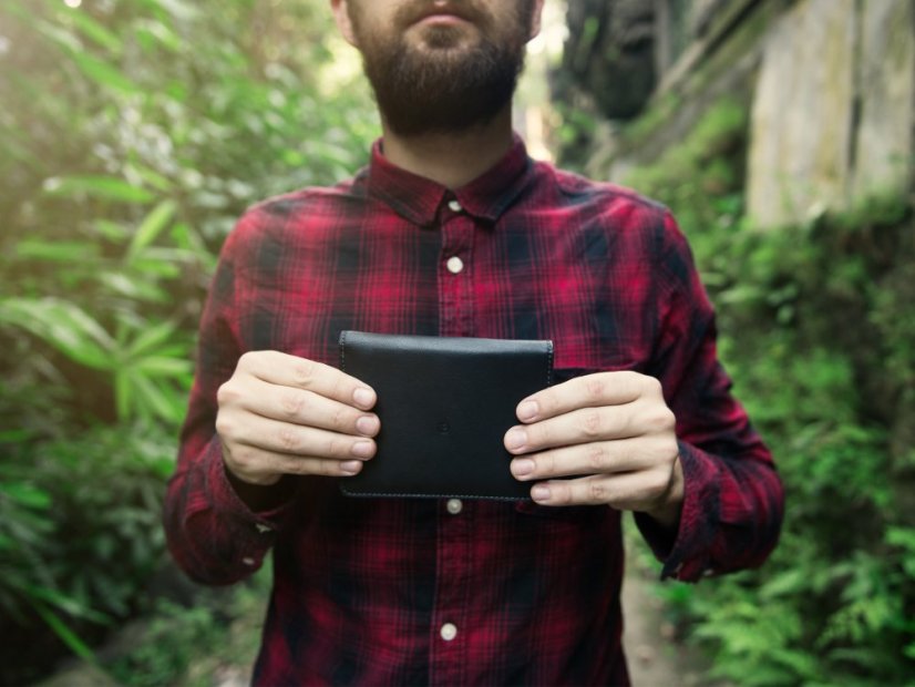 Elegantní kožená peněženka s obalem na cestovní pas černá