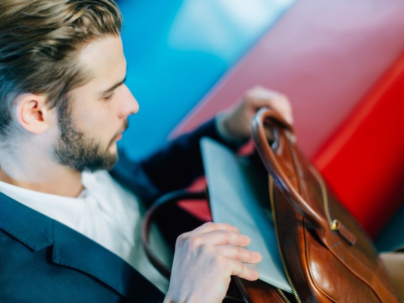 Kožená messenger taška tmavě hnědá pouzdro na notebook