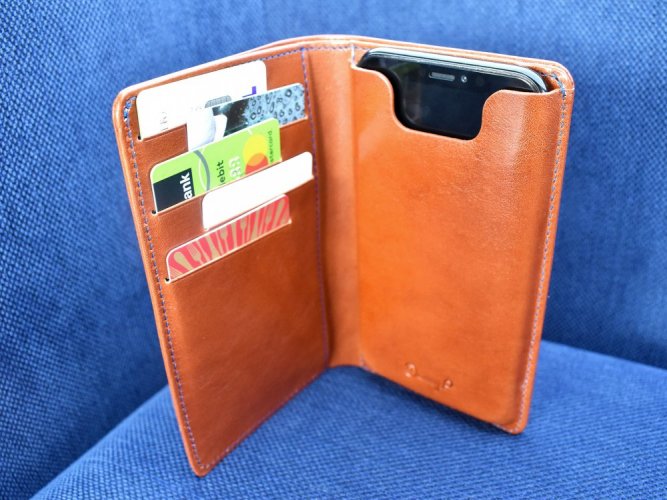 Leather wallet with iPhone X/Xs case brown