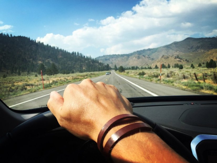 Kvalitní kožený náramek v tmavě hnědé