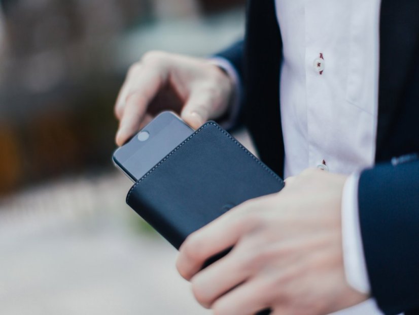 Kožená peněženka s pouzdrem na iPhone 6/6s/7/8 černá