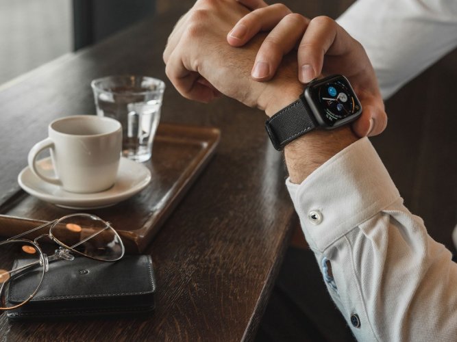 Leather strap for Apple Watch Saffiano black - Apple Watch Hardware: Space black steel