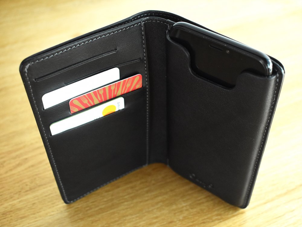 iPhoneアクセサリー iPhone leather wallet black Genuine OEM Apple iPhone Leather Wallet Case with MagSafe