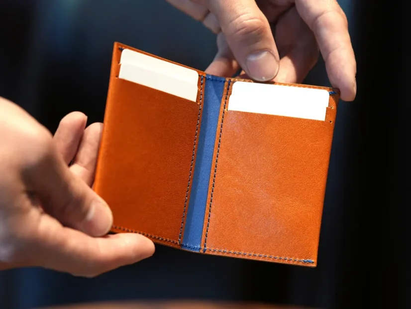 Malá kožená ID peněženka na karty hnědá