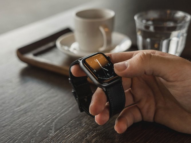 Leather strap for Apple Watch Saffiano black - Apple Watch Hardware: Space grey aluminum