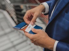 Elegantní kožený vizitkovník s uzavíráním na magnet - hnědo/modrá