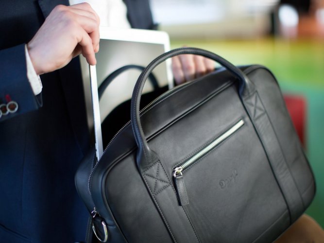 Kožená messenger taška černá kapsa na iPad