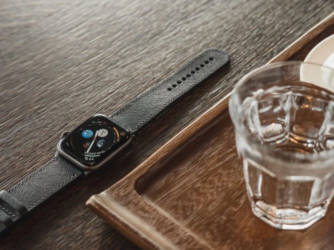 Leather strap for Apple Watch Saffiano black - Apple Watch Hardware: Silver steel