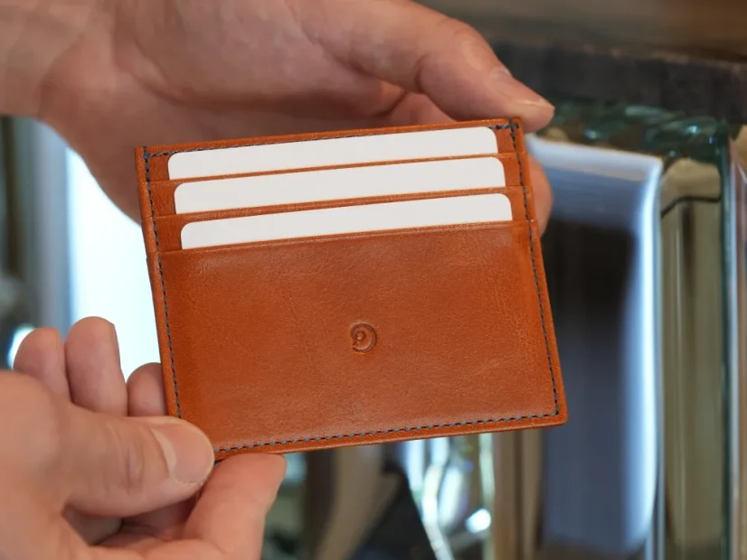 Kožená peněženka na karty Flip hnědá