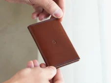 Kožená ID peněženka tmavě hnědá