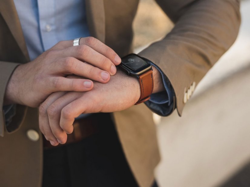 Elegantní kožený řemínek pro Apple Watch - hnědá