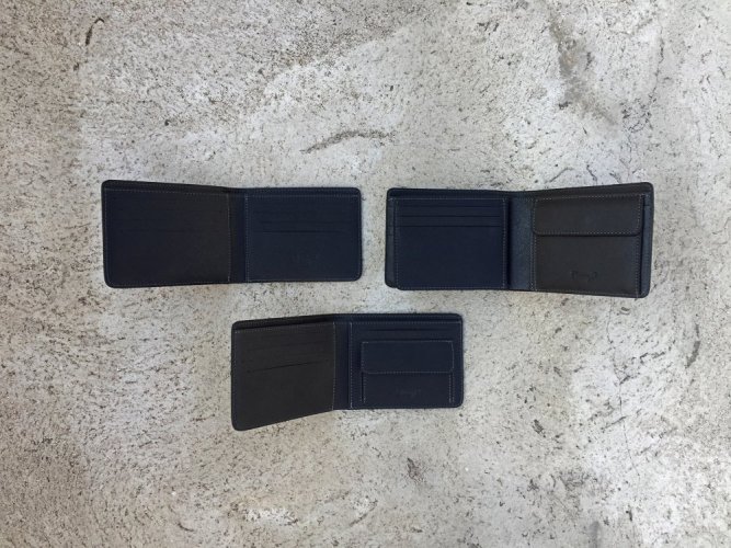 Edition of wallets in Saffiano black