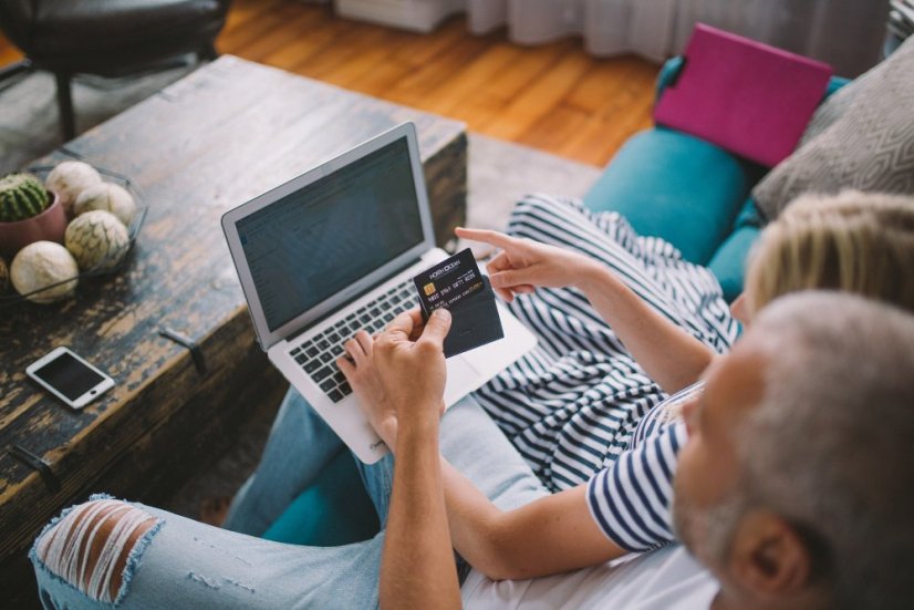 Peněženky na karty z kůže černá