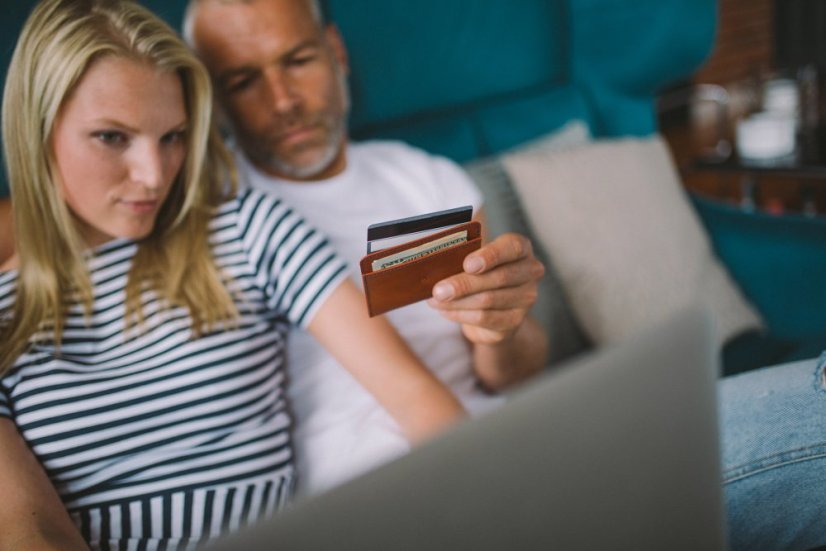 Tenká kožená peněženka na karty a hotovost hnědá tan