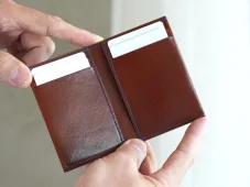 Kožená ID peněženka tmavě hnědá