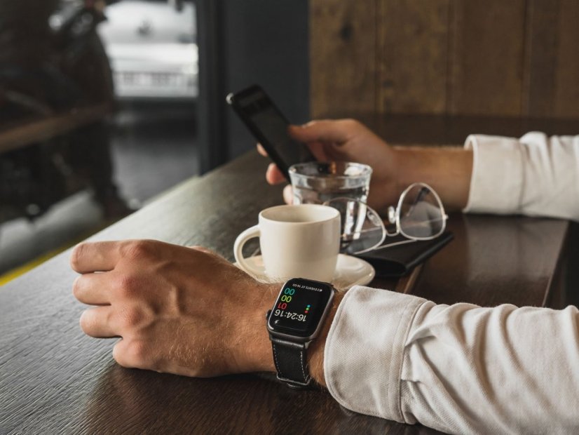 Elegantní kožený řemínek pro Apple Watch - černá