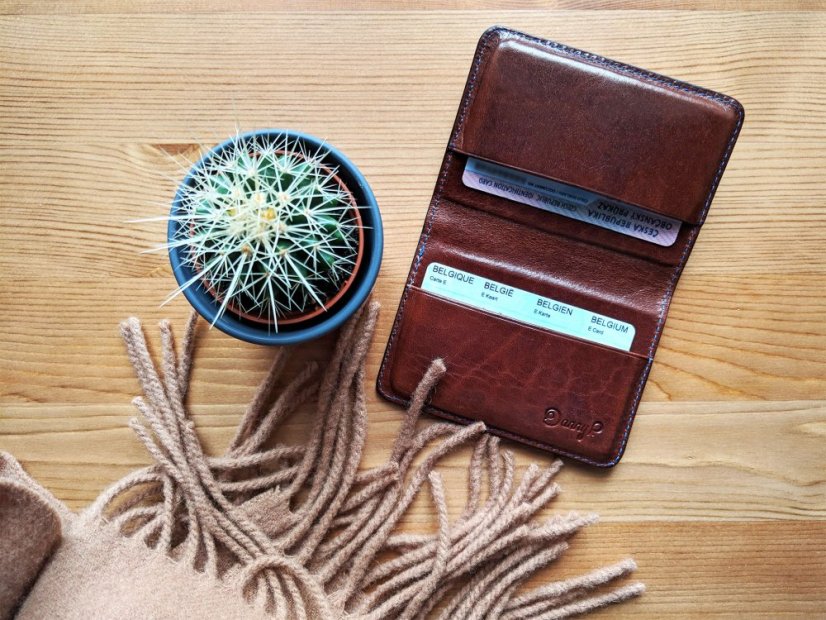 Kožené pouzdro na karty tmavě hnědá