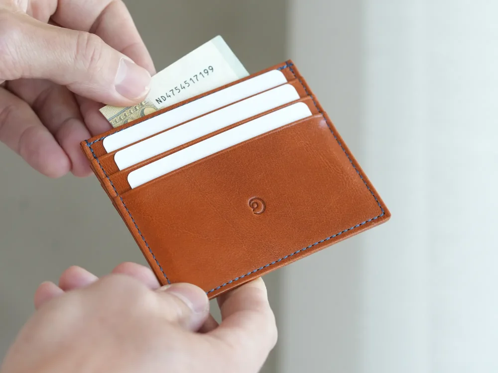 Kožená peněženka na karty wireframe