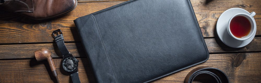 Kožené pouzdro s klopou na MacBook / iPad černá